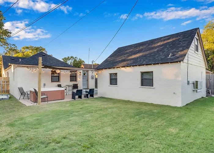 Holiday home Fully Restored Cottage, Amazing Game Room, Hot Tub