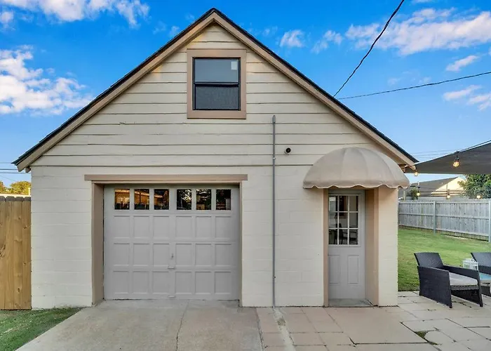 Fully Restored Cottage, Amazing Game Room, Hot Tub