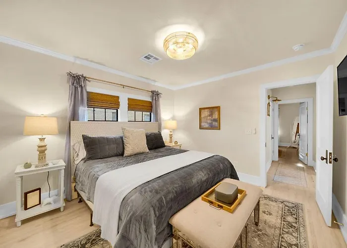 Holiday home Fully Restored Cottage, Amazing Game Room, Hot Tub